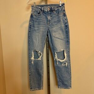 American Eagle 🦅 strigid mom jeans size 2 short.